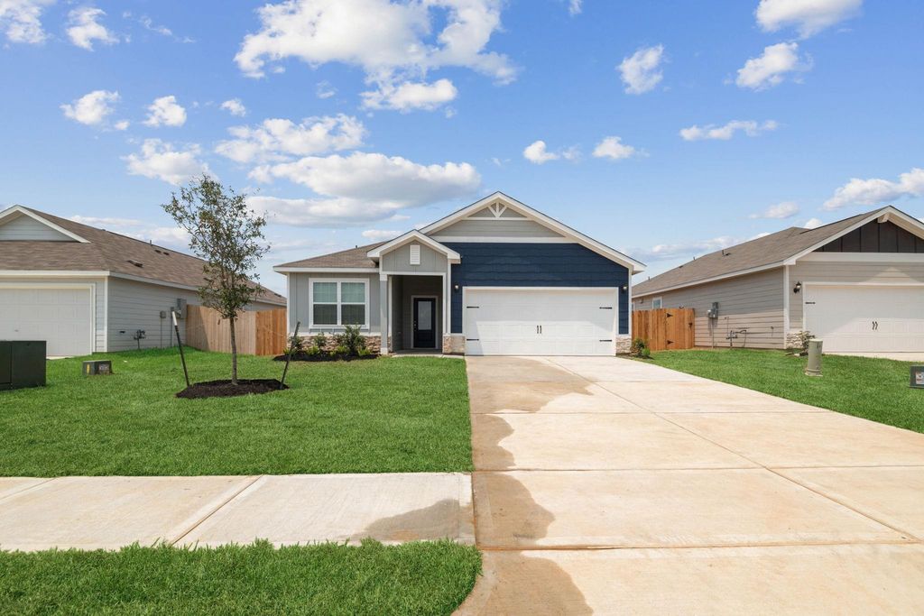 349 Fastboy Lane, Waller, TX 77484