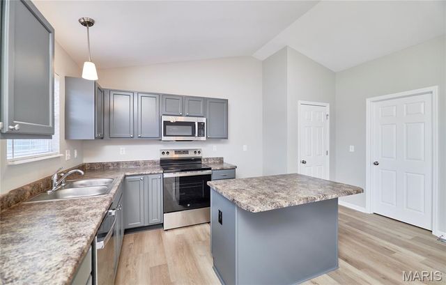 10 Sugarberry Court, Troy, MO 63379