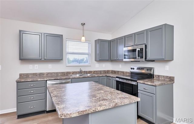 10 Sugarberry Court, Troy, MO 63379