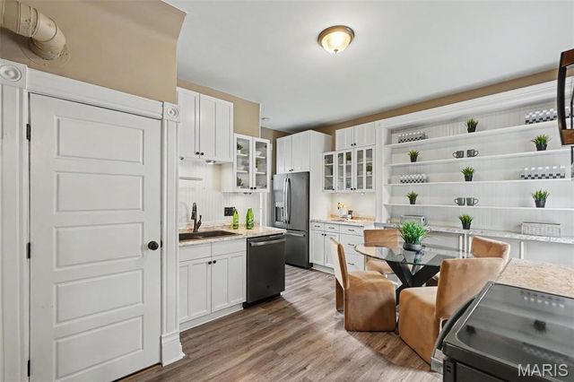 318 N Benton Avenue, St Charles, MO 63301