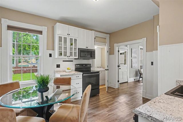318 N Benton Avenue, St Charles, MO 63301