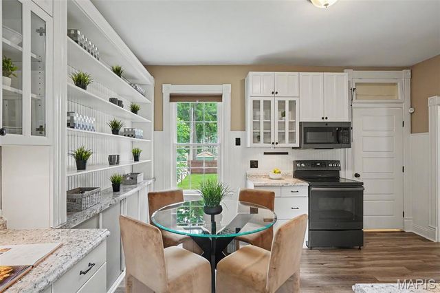 318 N Benton Avenue, St Charles, MO 63301