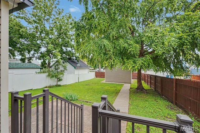 318 N Benton Avenue, St Charles, MO 63301