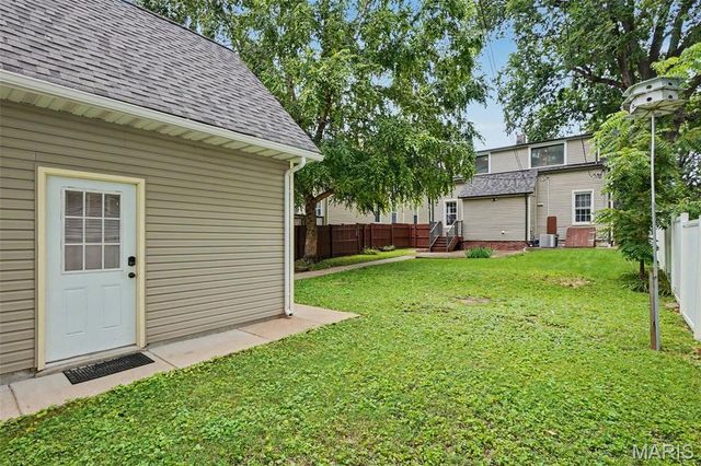 318 N Benton Avenue, St Charles, MO 63301