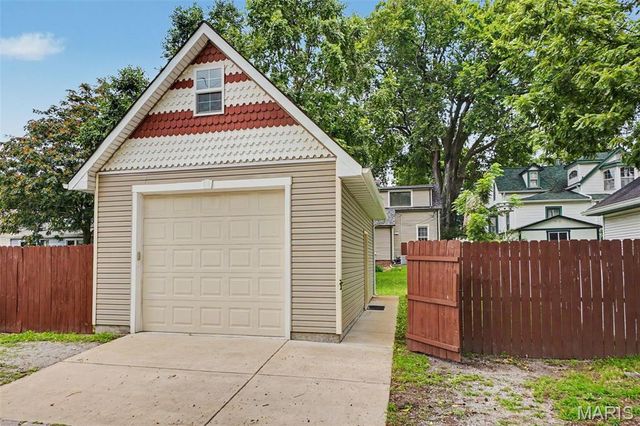 318 N Benton Avenue, St Charles, MO 63301