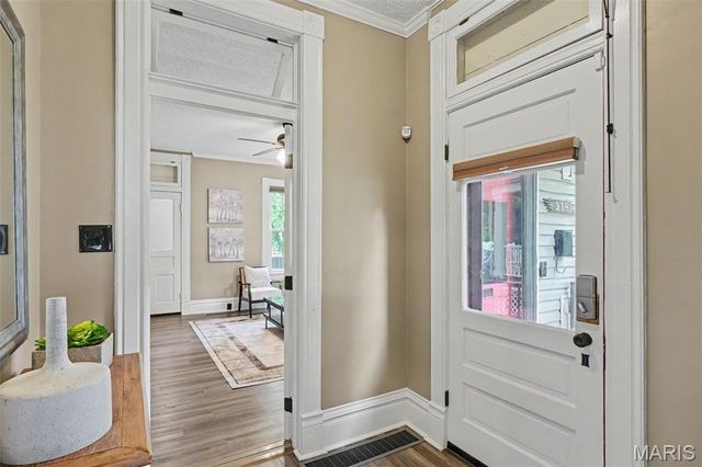 318 N Benton Avenue, St Charles, MO 63301