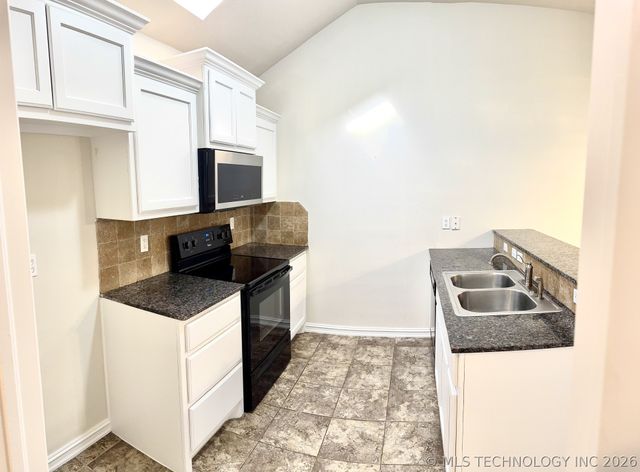 13353 N 133rd East Avenue, Collinsville, OK 74021