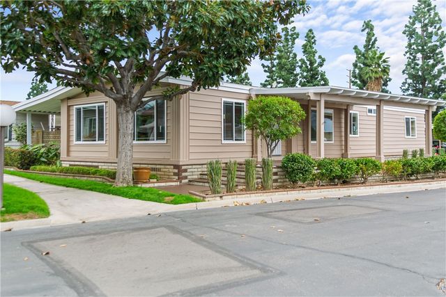 215 Lakepark, Placentia, CA 92870