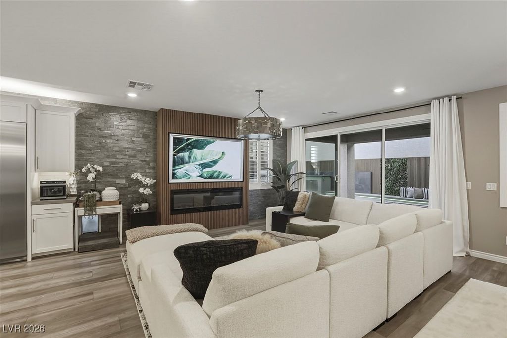 Image 5 of property listing at 10095 Gila River Street, Las Vegas, NV 89178