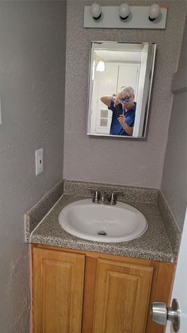 2124 Burton DR 152, Austin, TX 78741