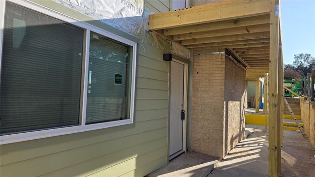 2124 Burton DR 152, Austin, TX 78741