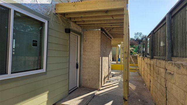 2124 Burton DR 152, Austin, TX 78741