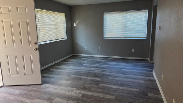 2124 Burton DR 152, Austin, TX 78741