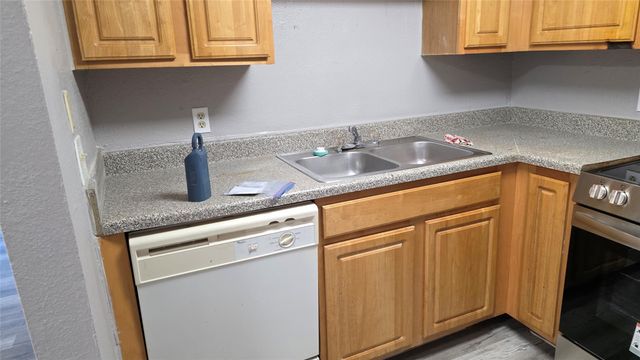 2124 Burton DR 152, Austin, TX 78741