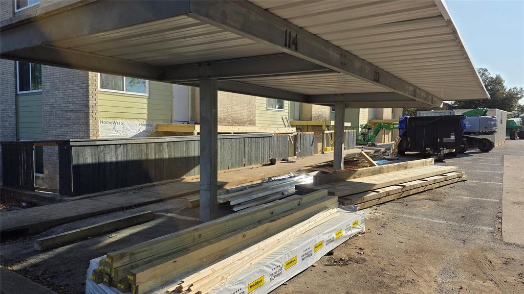 2124 Burton DR 152, Austin, TX 78741