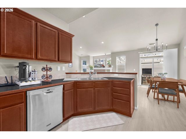 1018 35TH Ave, Forest Grove, OR 97116