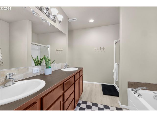 1018 35TH Ave, Forest Grove, OR 97116