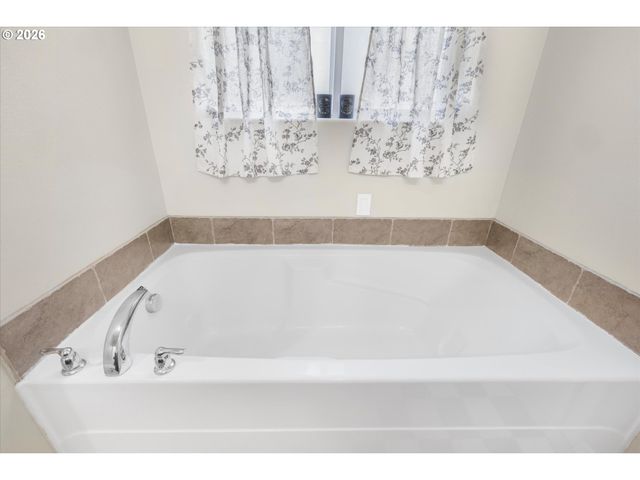 1018 35TH Ave, Forest Grove, OR 97116