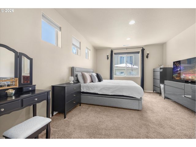 1018 35TH Ave, Forest Grove, OR 97116