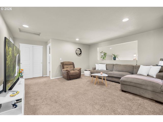 1018 35TH Ave, Forest Grove, OR 97116