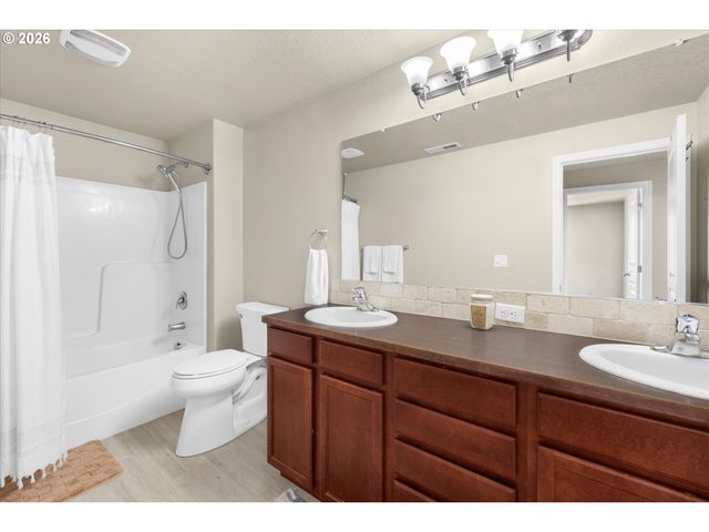 1018 35TH Ave, Forest Grove, OR 97116