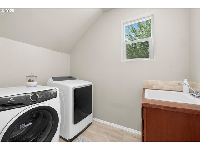 1018 35TH Ave, Forest Grove, OR 97116