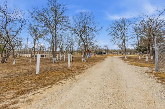 1278 Fm 812 RD, Cedar Creek, TX 78612