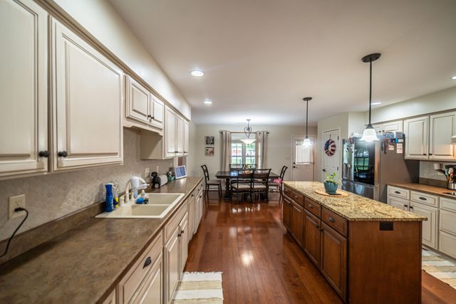 211 Larkspur Lane, Paducah, KY 42003
