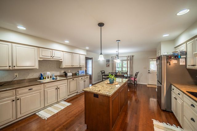 211 Larkspur Lane, Paducah, KY 42003