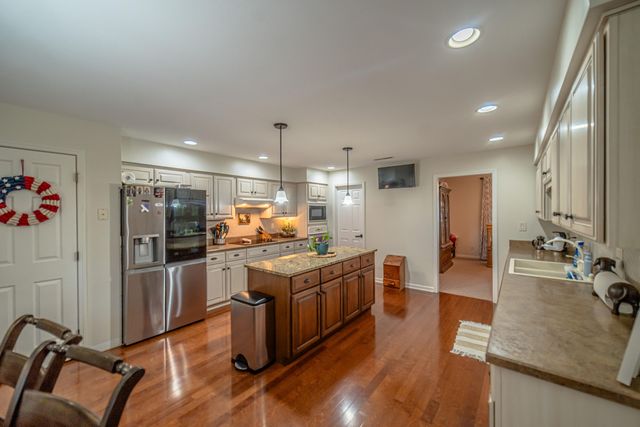 211 Larkspur Lane, Paducah, KY 42003