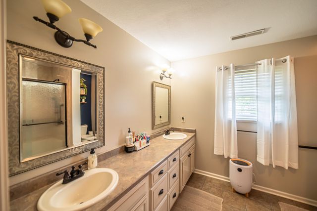 211 Larkspur Lane, Paducah, KY 42003