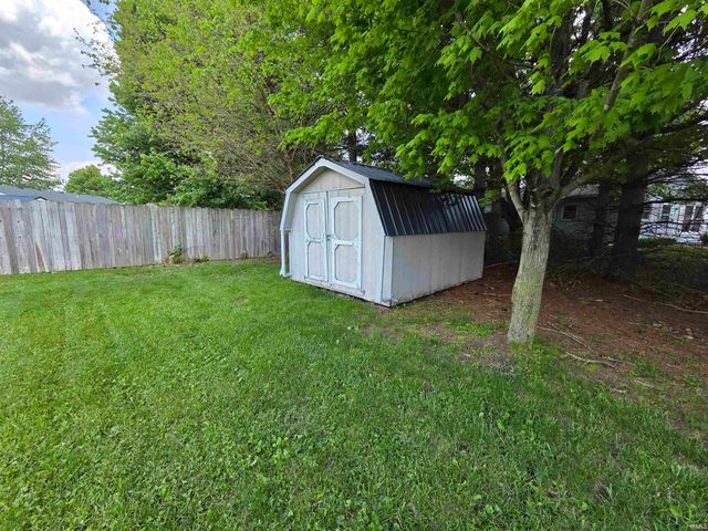 137 Staunton Avenue, Churubusco, IN 46723