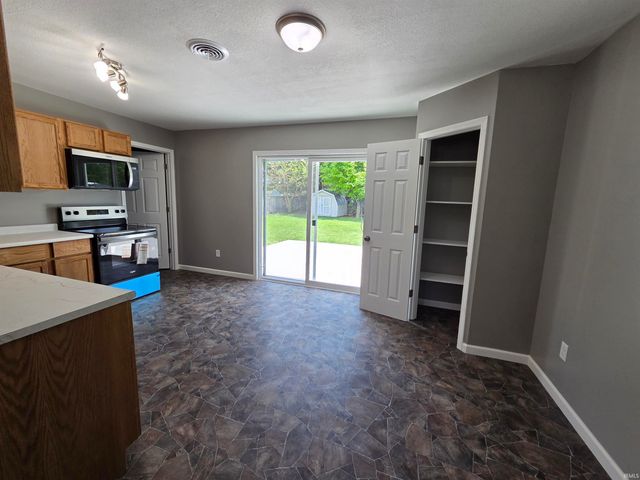 137 Staunton Avenue, Churubusco, IN 46723