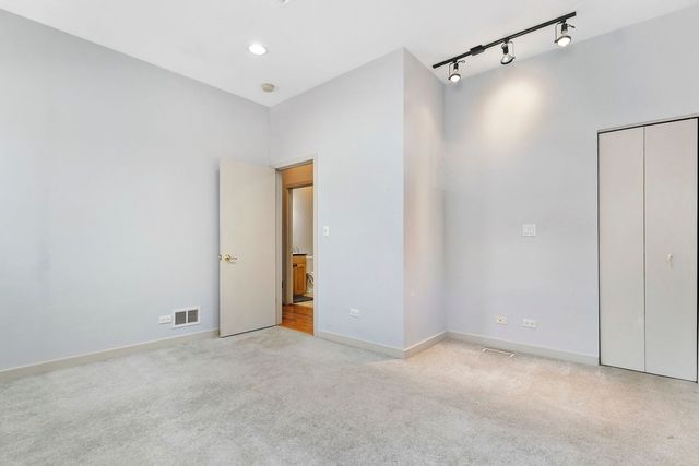 2151 W Race Avenue, Chicago, IL 60612