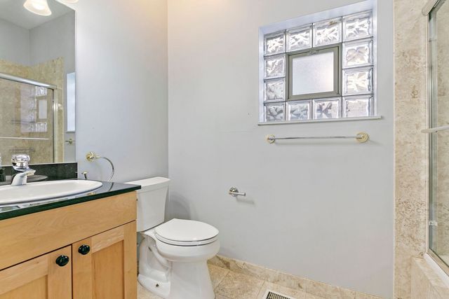 2151 W Race Avenue, Chicago, IL 60612