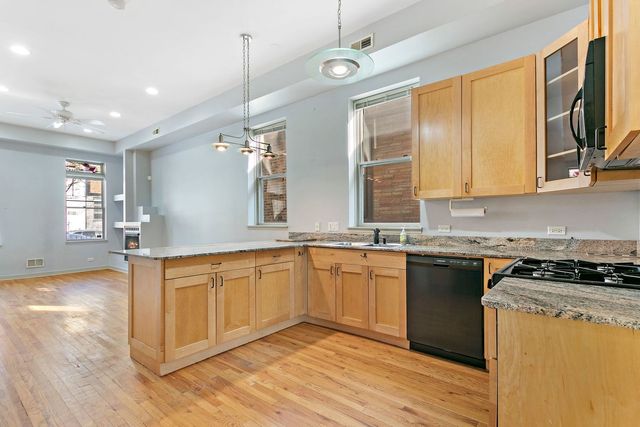 2151 W Race Avenue, Chicago, IL 60612