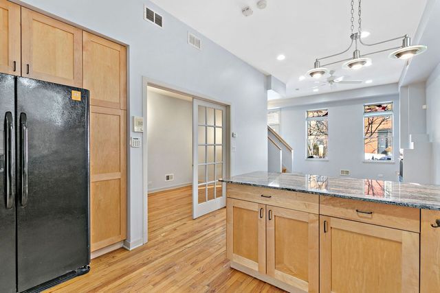 2151 W Race Avenue, Chicago, IL 60612