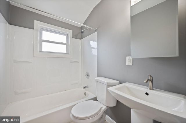 1921 DINEEN, Baltimore, MD 21222