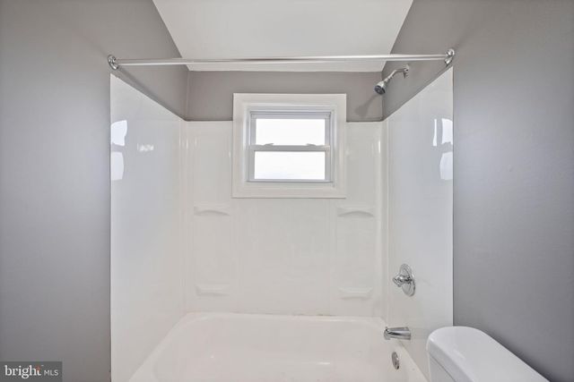 1921 DINEEN, Baltimore, MD 21222