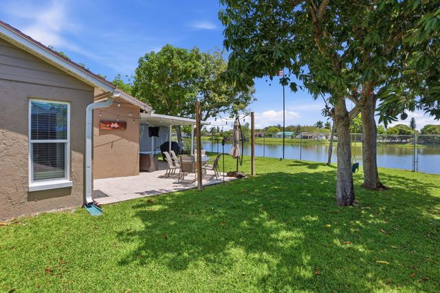 1392 Thornridge Lane, Royal Palm Beach, FL 33411