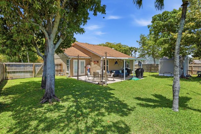 1392 Thornridge Lane, Royal Palm Beach, FL 33411