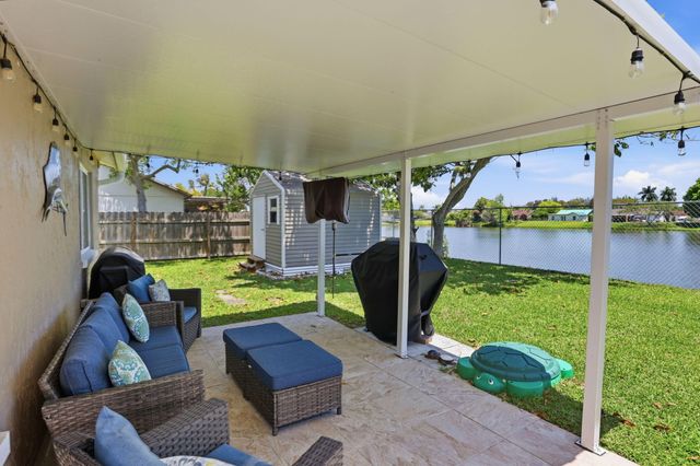 1392 Thornridge Lane, Royal Palm Beach, FL 33411