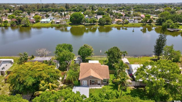 1392 Thornridge Lane, Royal Palm Beach, FL 33411