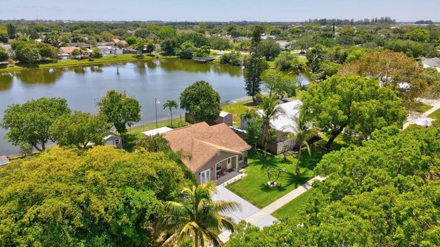 1392 Thornridge Lane, Royal Palm Beach, FL 33411