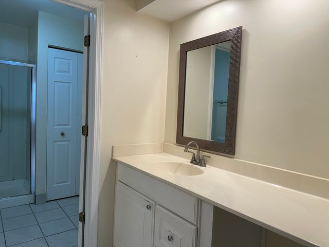 1250 N Streamwood Lane 338, Vernon Hills, IL 60061