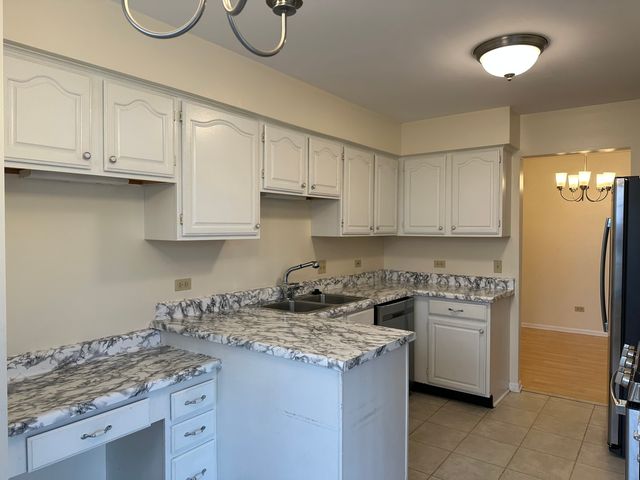 1250 N Streamwood Lane 338, Vernon Hills, IL 60061