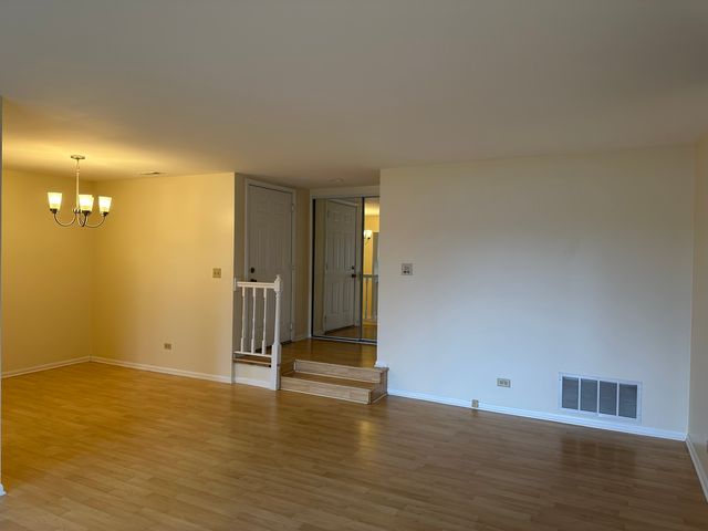 1250 N Streamwood Lane 338, Vernon Hills, IL 60061