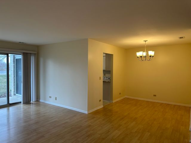 1250 N Streamwood Lane 338, Vernon Hills, IL 60061