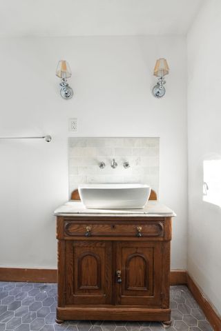 39 Williston Street, Brattleboro, VT 05301