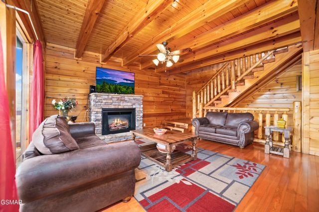 1447 Eagle Cloud Way, Sevierville, TN 37862